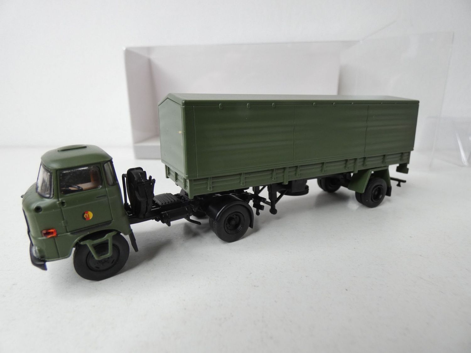 IFA  W50 Sattelzug PP "NVA" von Brekina H0 in OVP