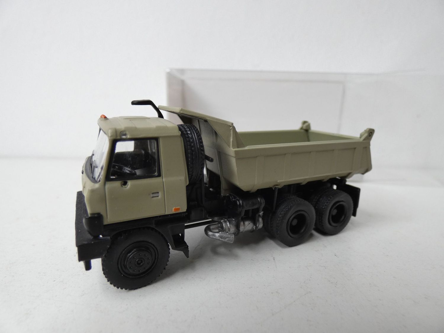 Tatra 815 Kipper von Brekina H0 in OVP