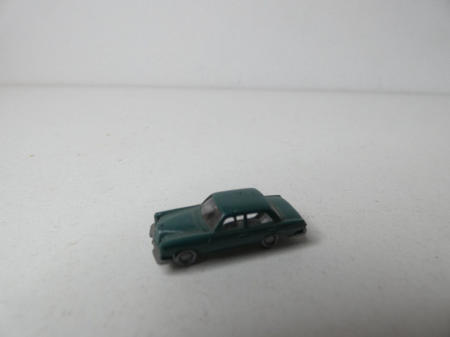 Mercedes 280 in N von Wiking