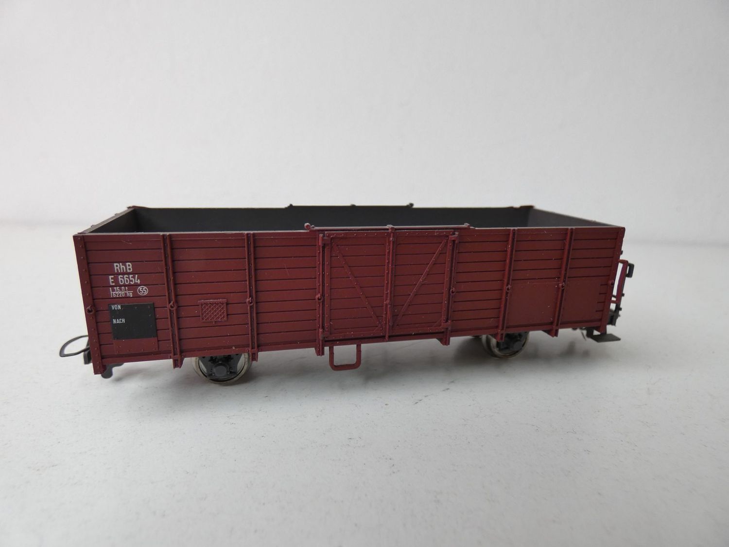offener Güterwagen mit Bremserbühne von Bemo H0m