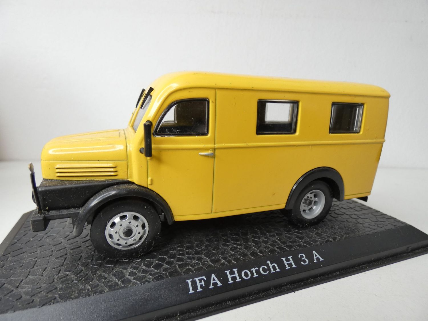 IFA Horch H3A  "Deutsche Post" 1:43