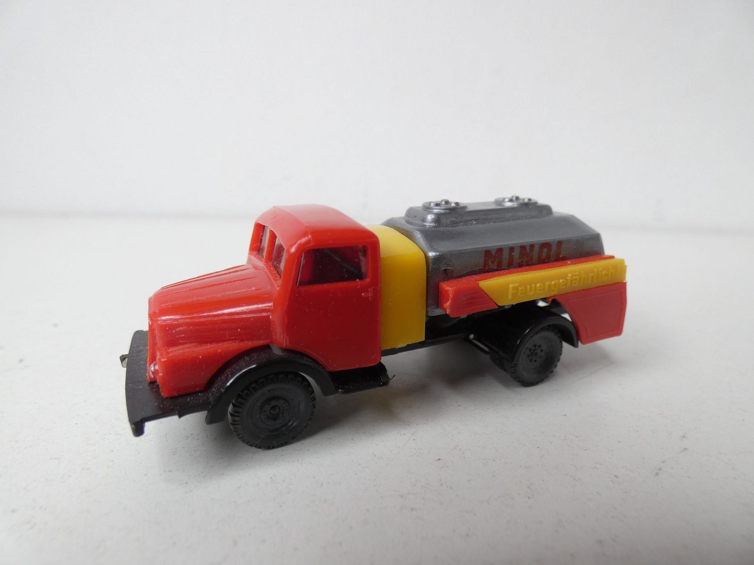 Minol Tankwagen S 4000-1 ESPEWE alt in H0