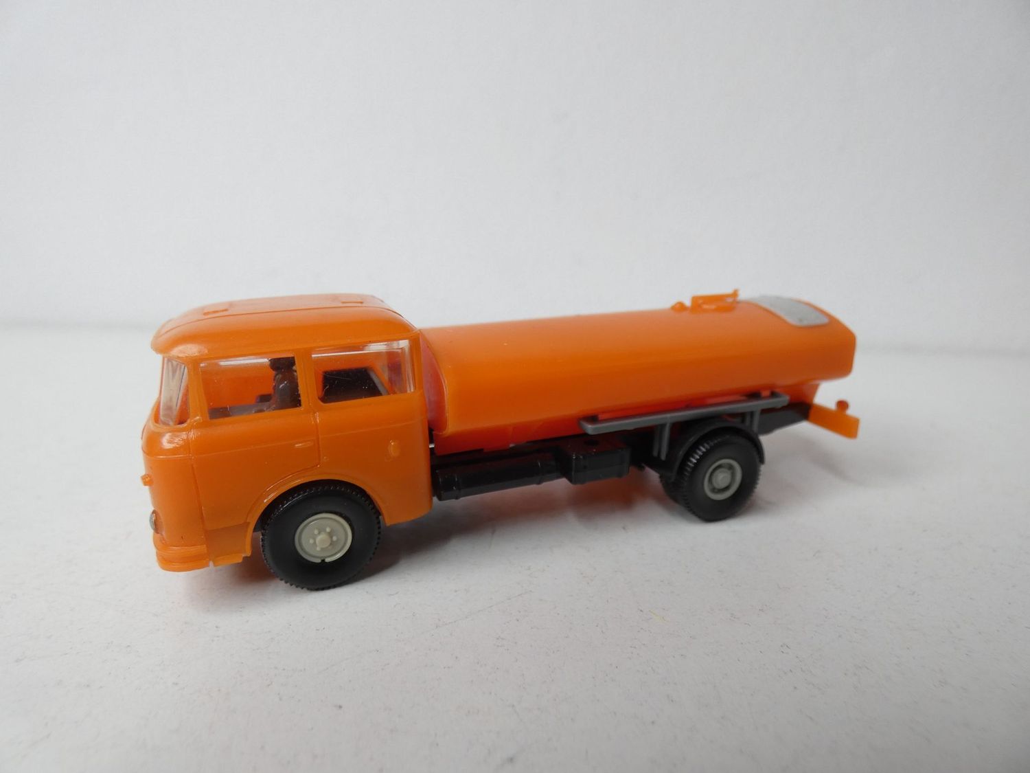 Skoda  706 Sprengwagen  orange von Permot in H0