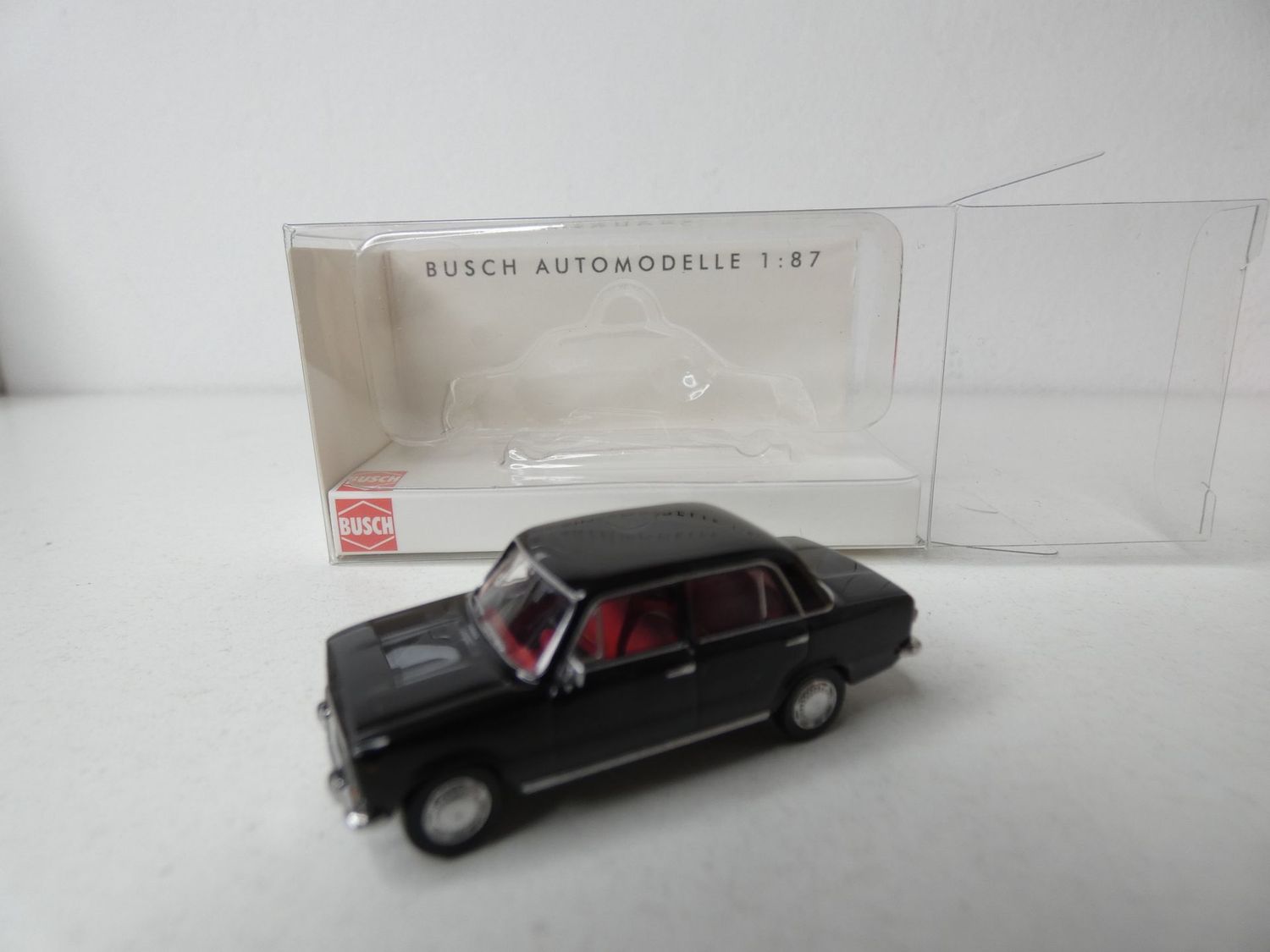 Lada 1200 Sgiguli 2101 Schwarz 1:87 H0 von Busch