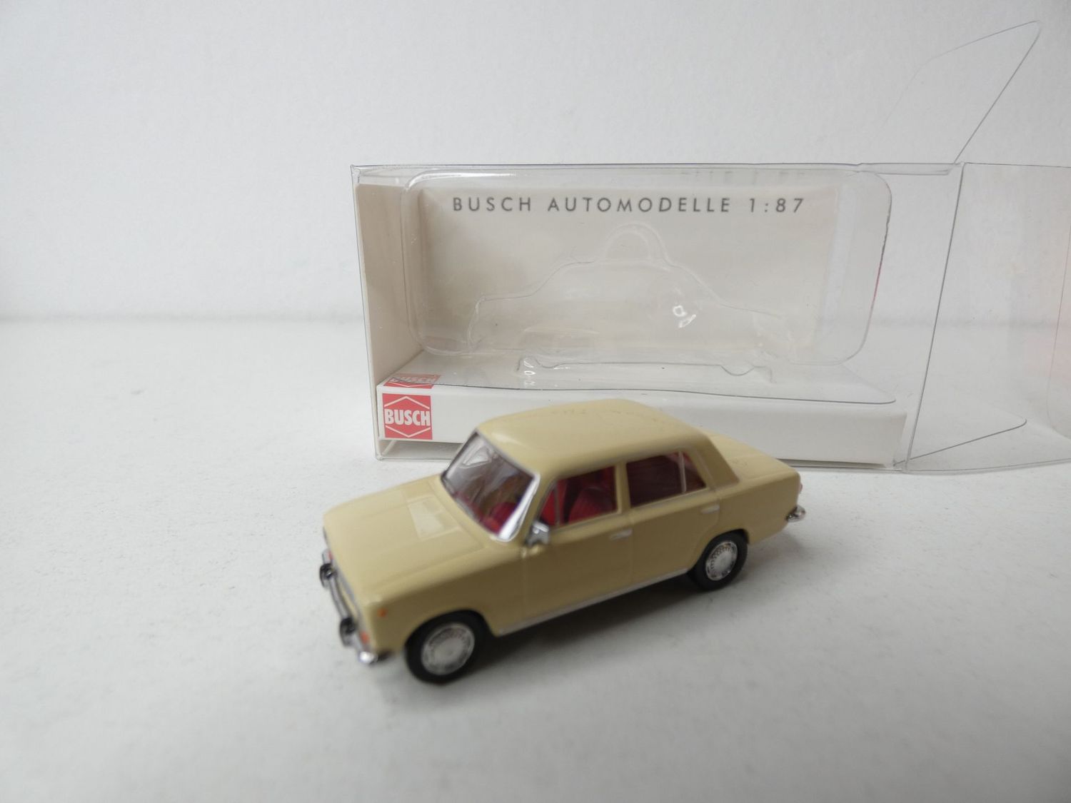 Lada 1200 Sgiguli 2101 Beige 1:87 H0 von Busch