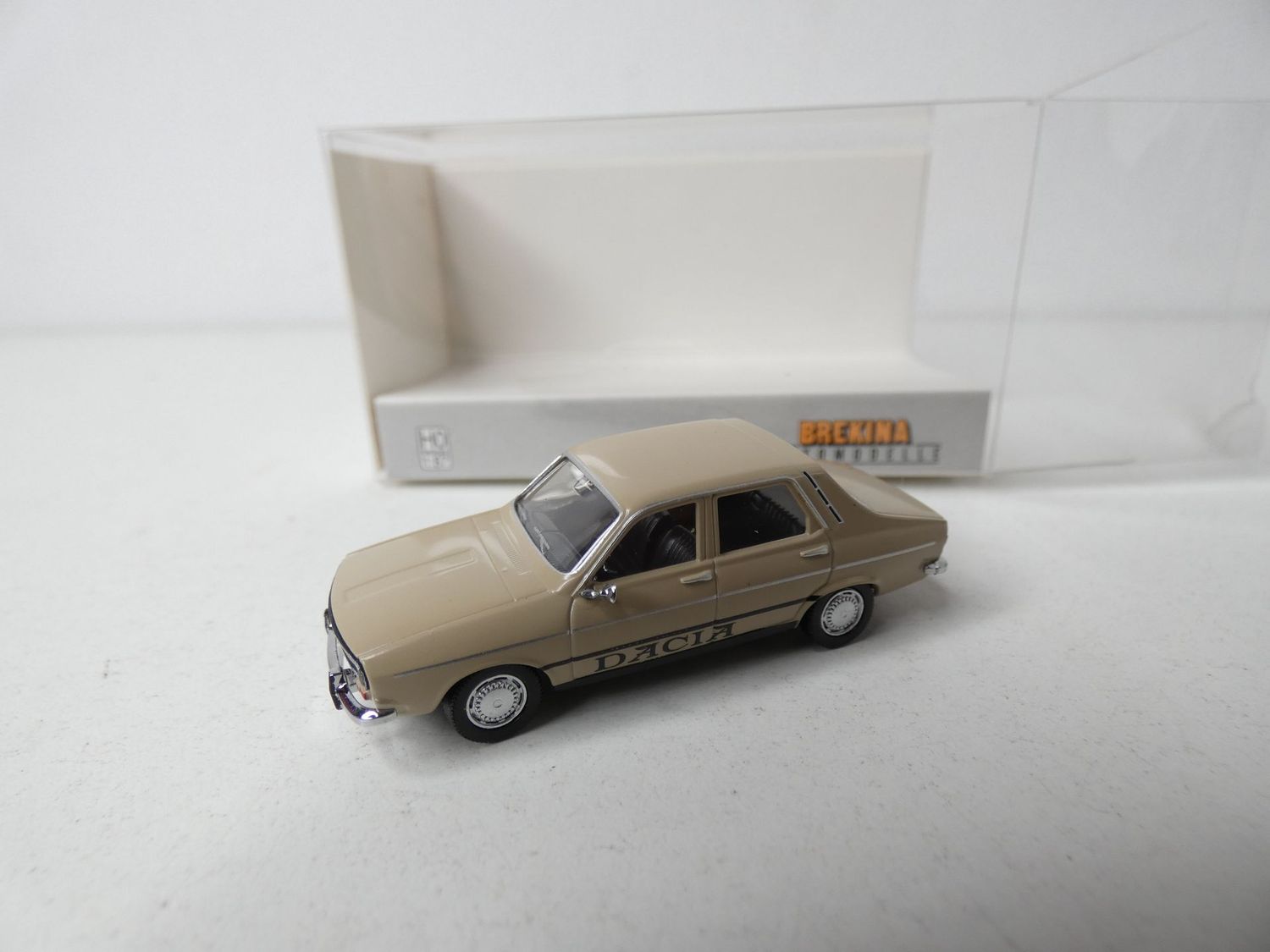 Dacia 1300 graubeige  von Brekina H0 in OVP
