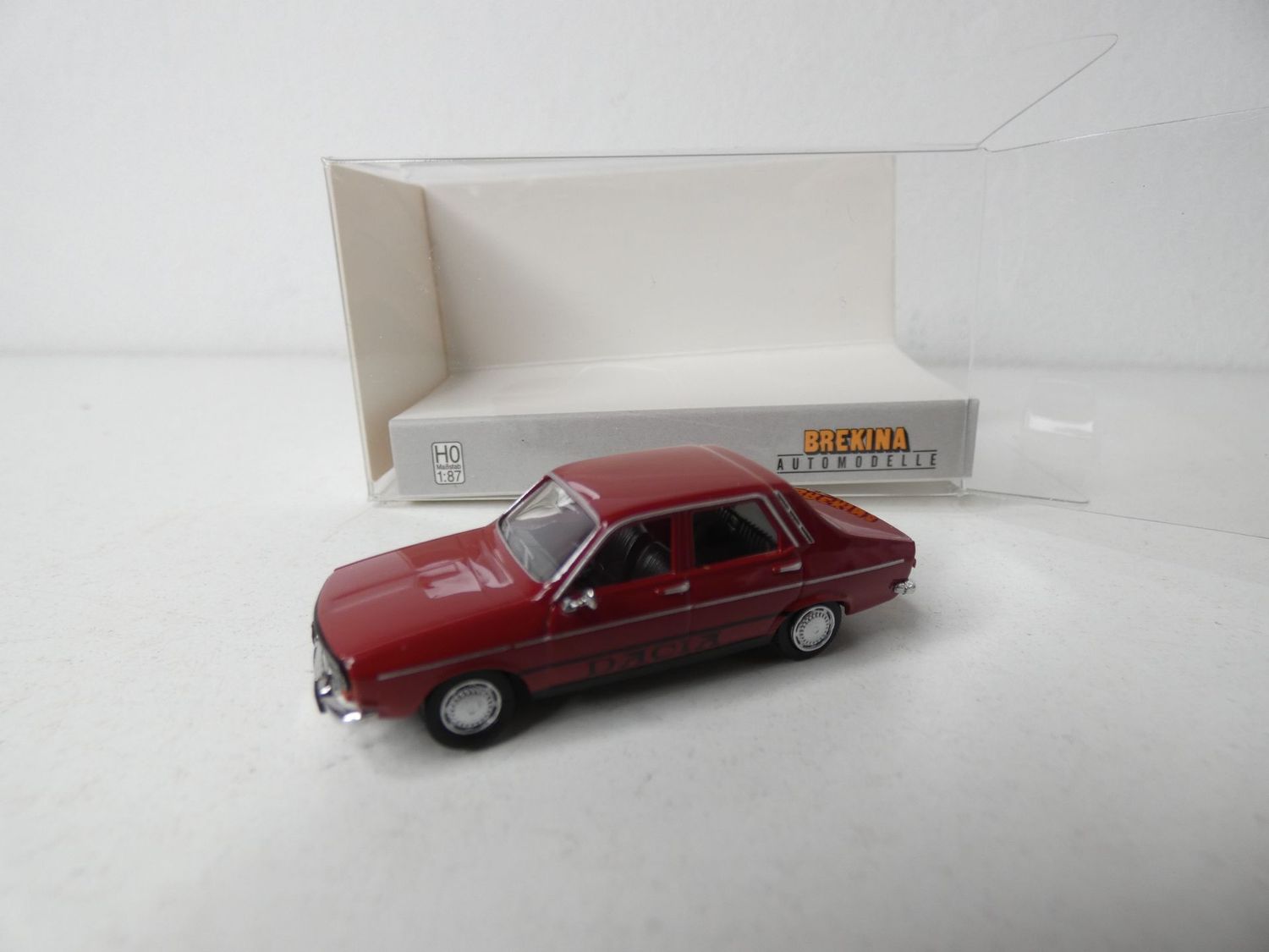 Dacia 1300 braunrot von Brekina H0 in OVP
