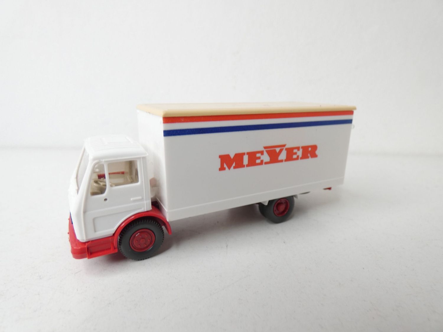 Mercedes Benz 1017 "Meyer" von Wiking