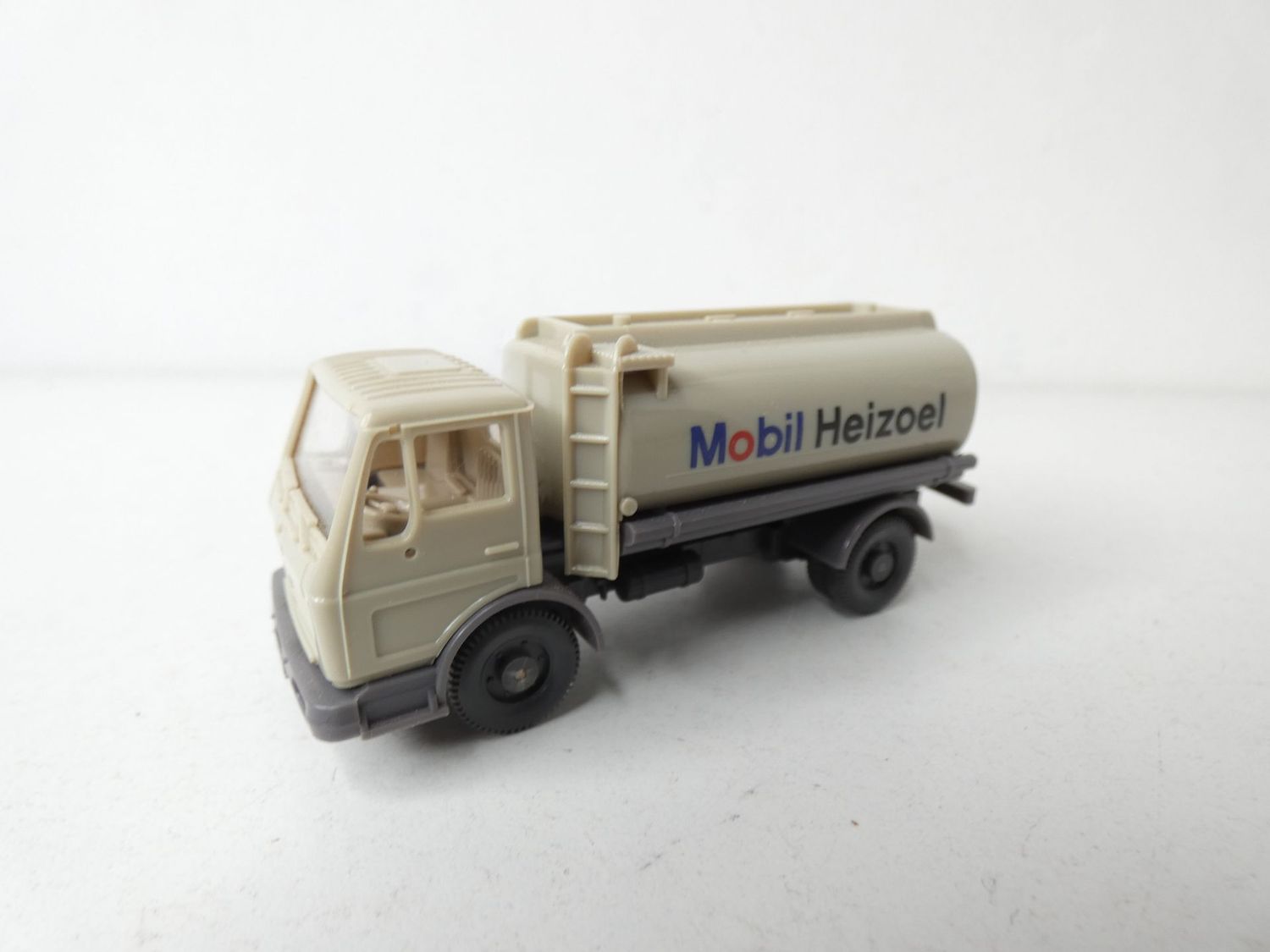 Mercedes Benz 1617 Mobil Heizöl von Wiking H0