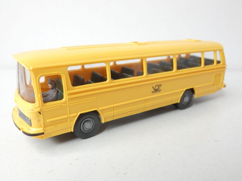 MB  O 302 PostbusWiking in H0