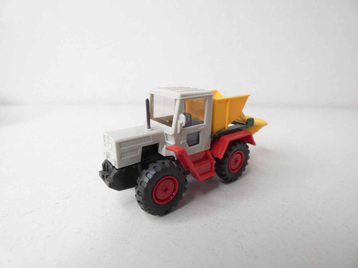 MB Trac  mit Mulde und Topf Wiking in H0