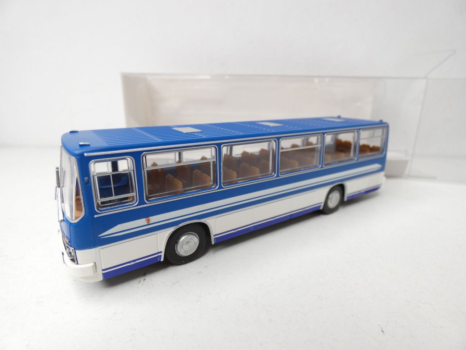 Ikarus 2655,71 Reisebus von Brekina in H0