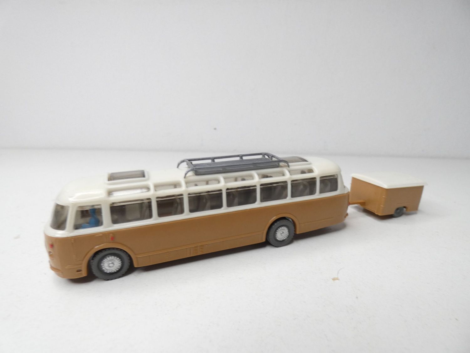 Skoda RTO Bus und Anhänger in braun von ESPEWE