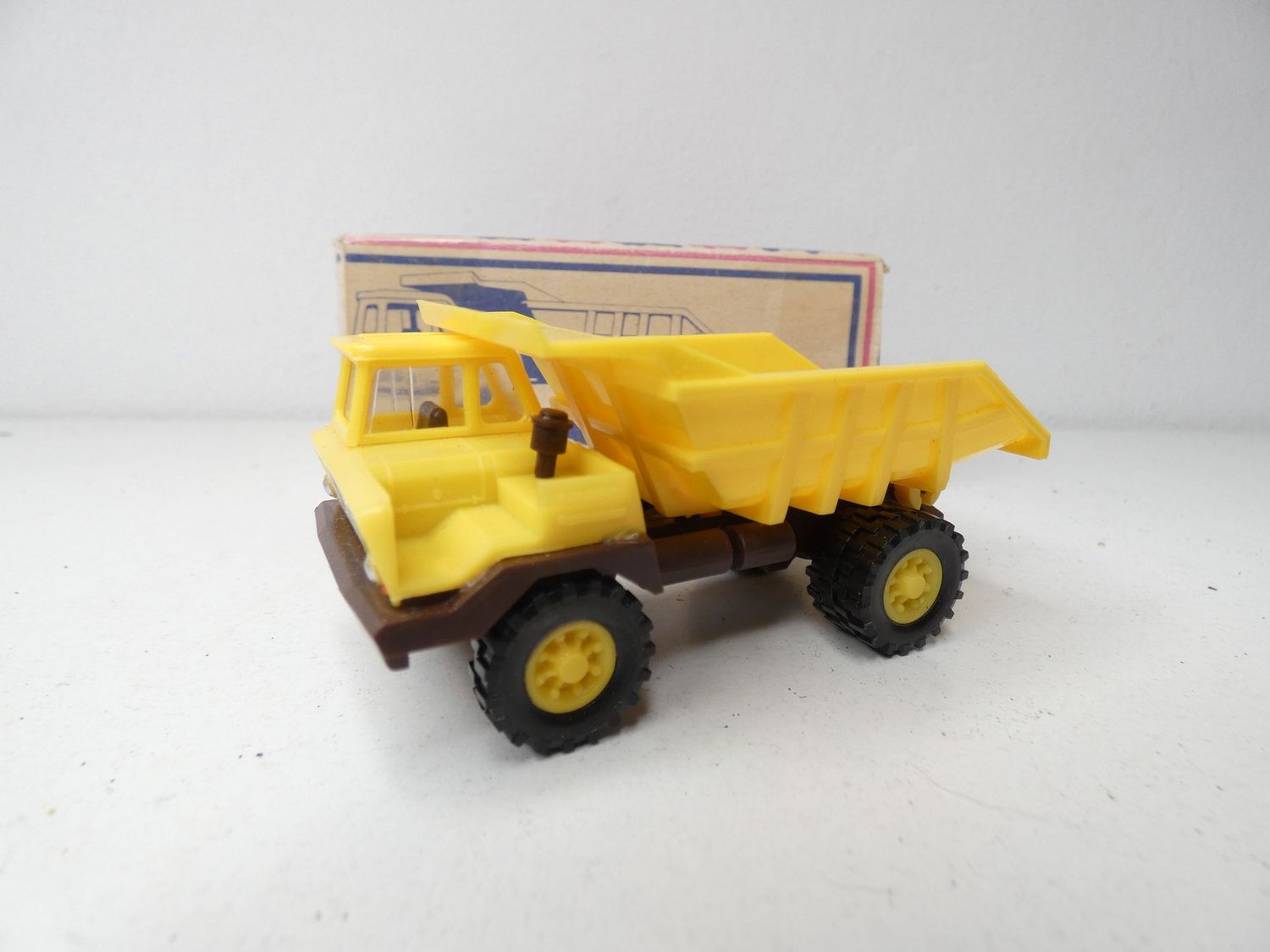 Dumper Perlini von VEB Berlinplast H0 in OVP