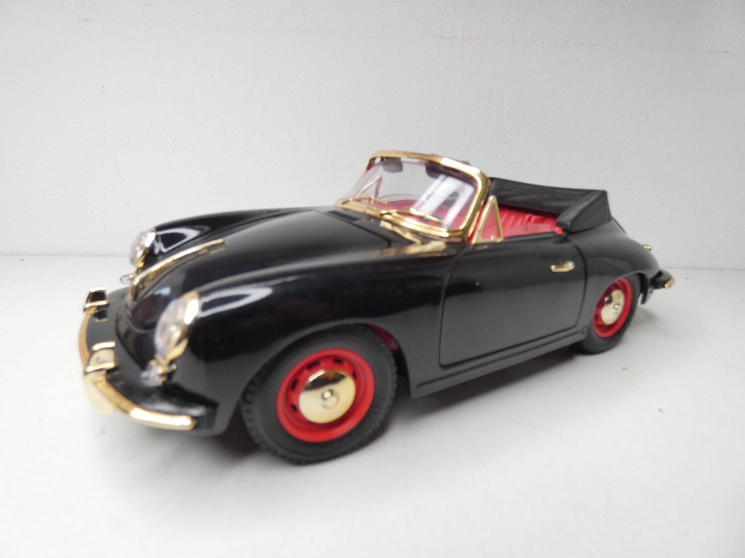 Porsche356 B  1961 in schwarz goldin 1:18