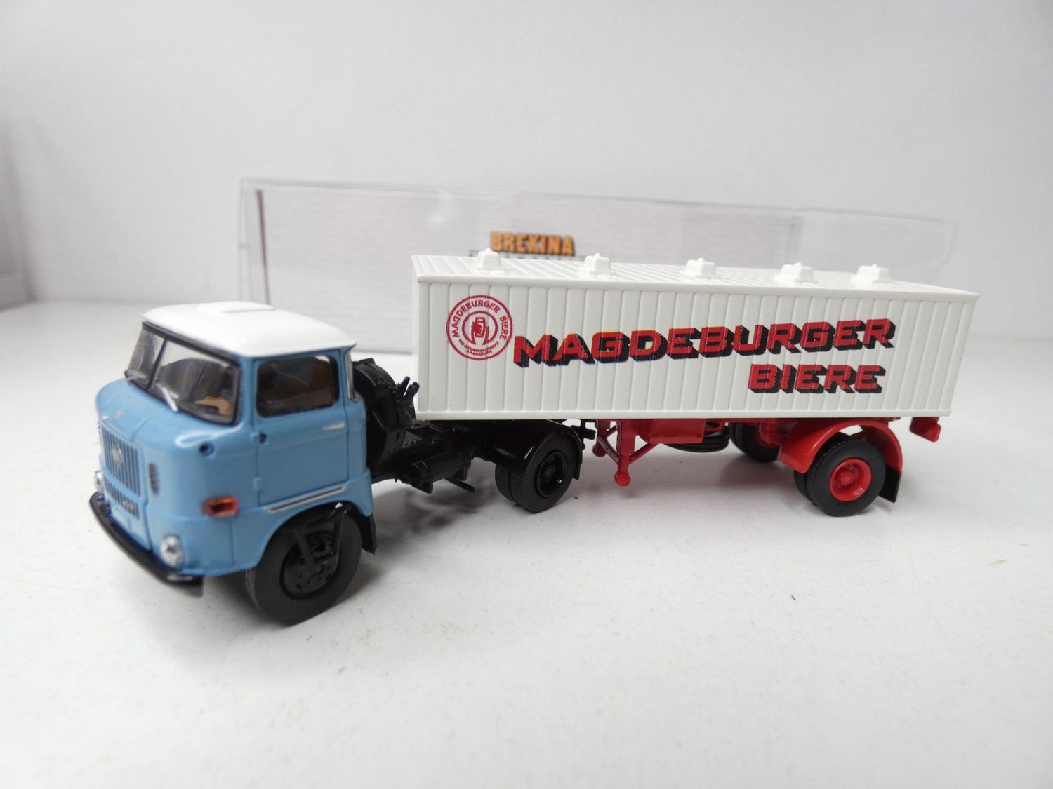IFA W50 Sattelzug "Magdeburger Biere" von Brekina in H0