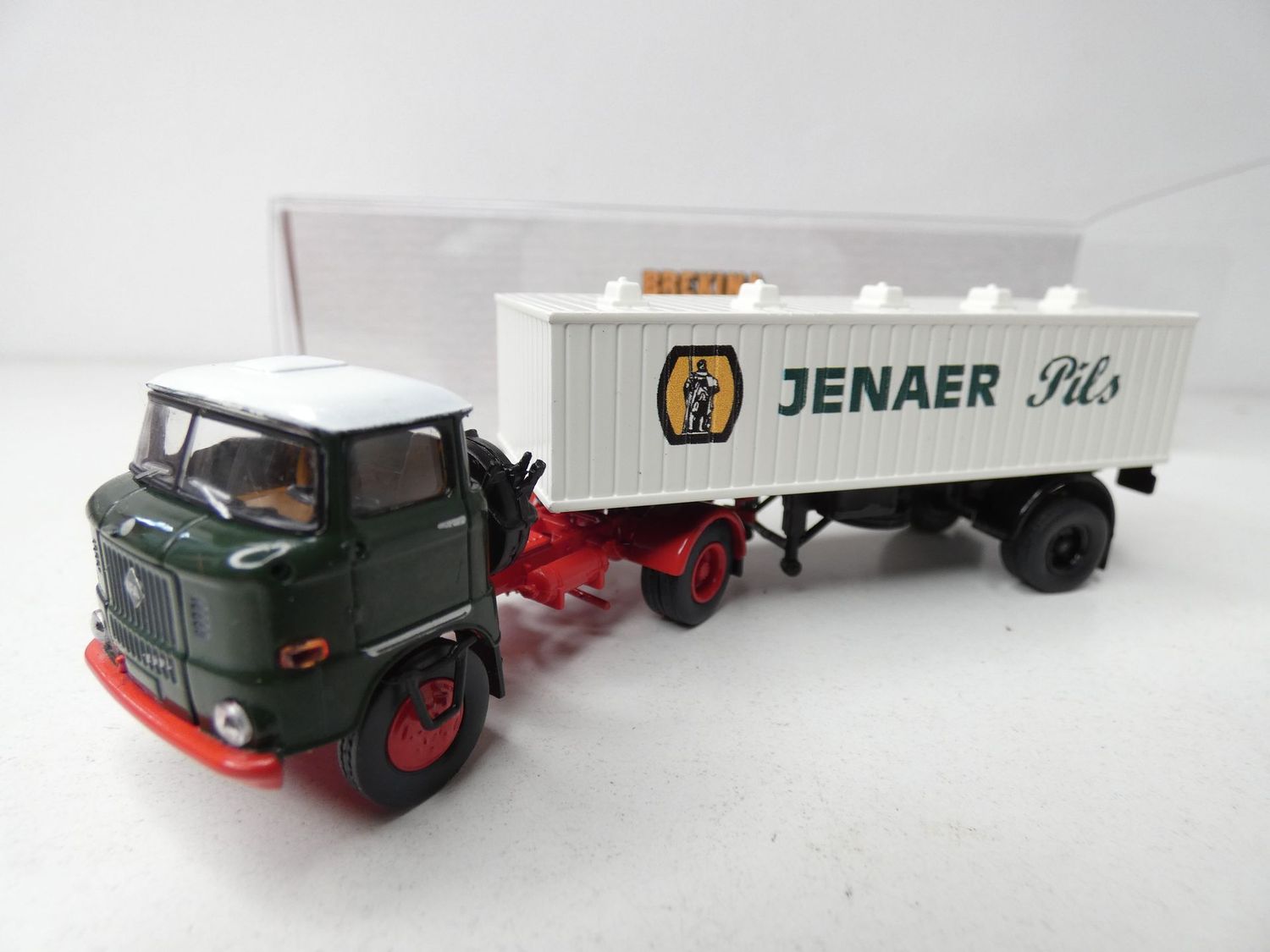 IFA W50 Sattelzug "Jenaer Pils" von Brekina in H0
