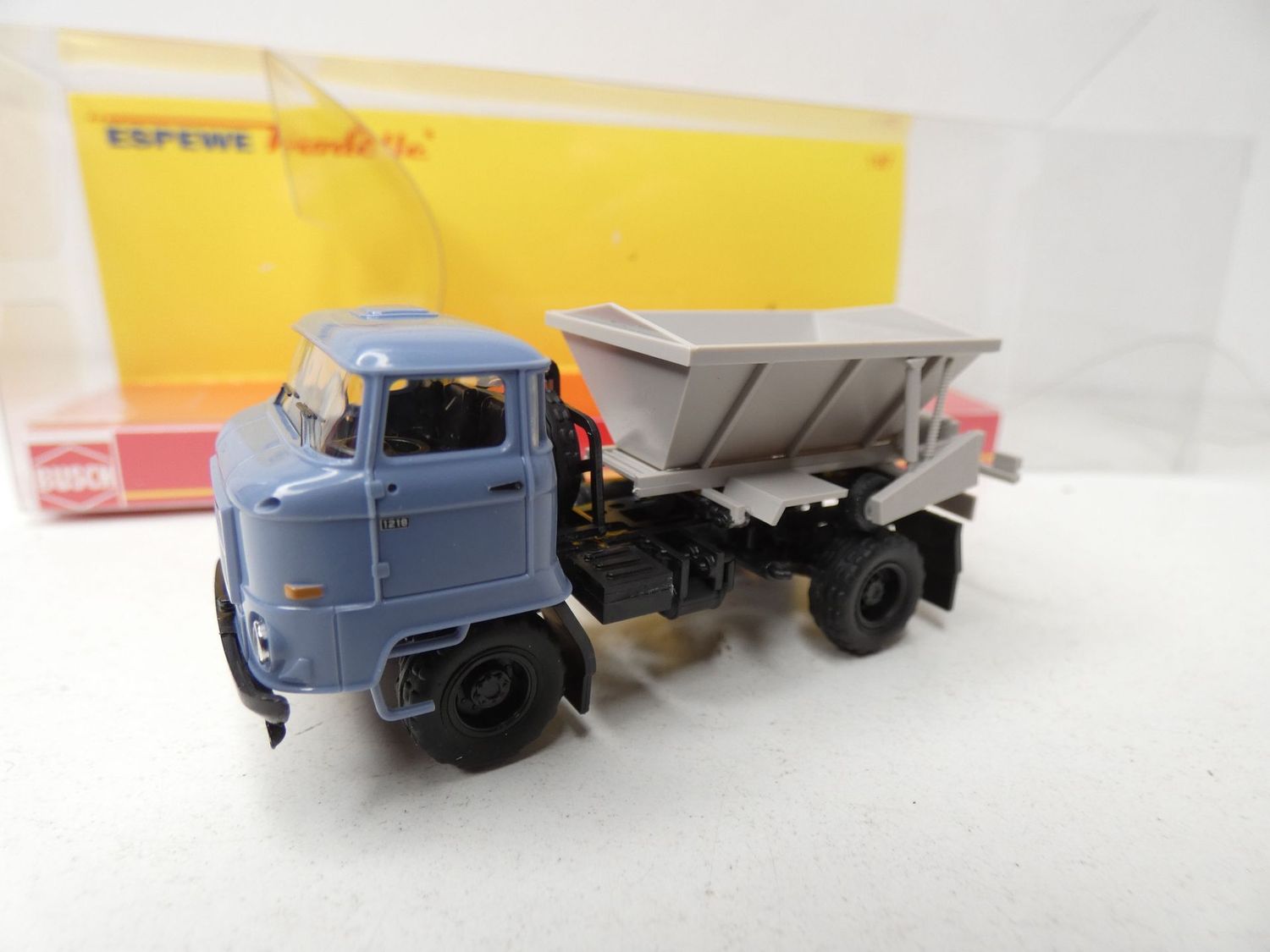 IFA L60 D035 Düngestreuer in 1:87 H0 von Busch