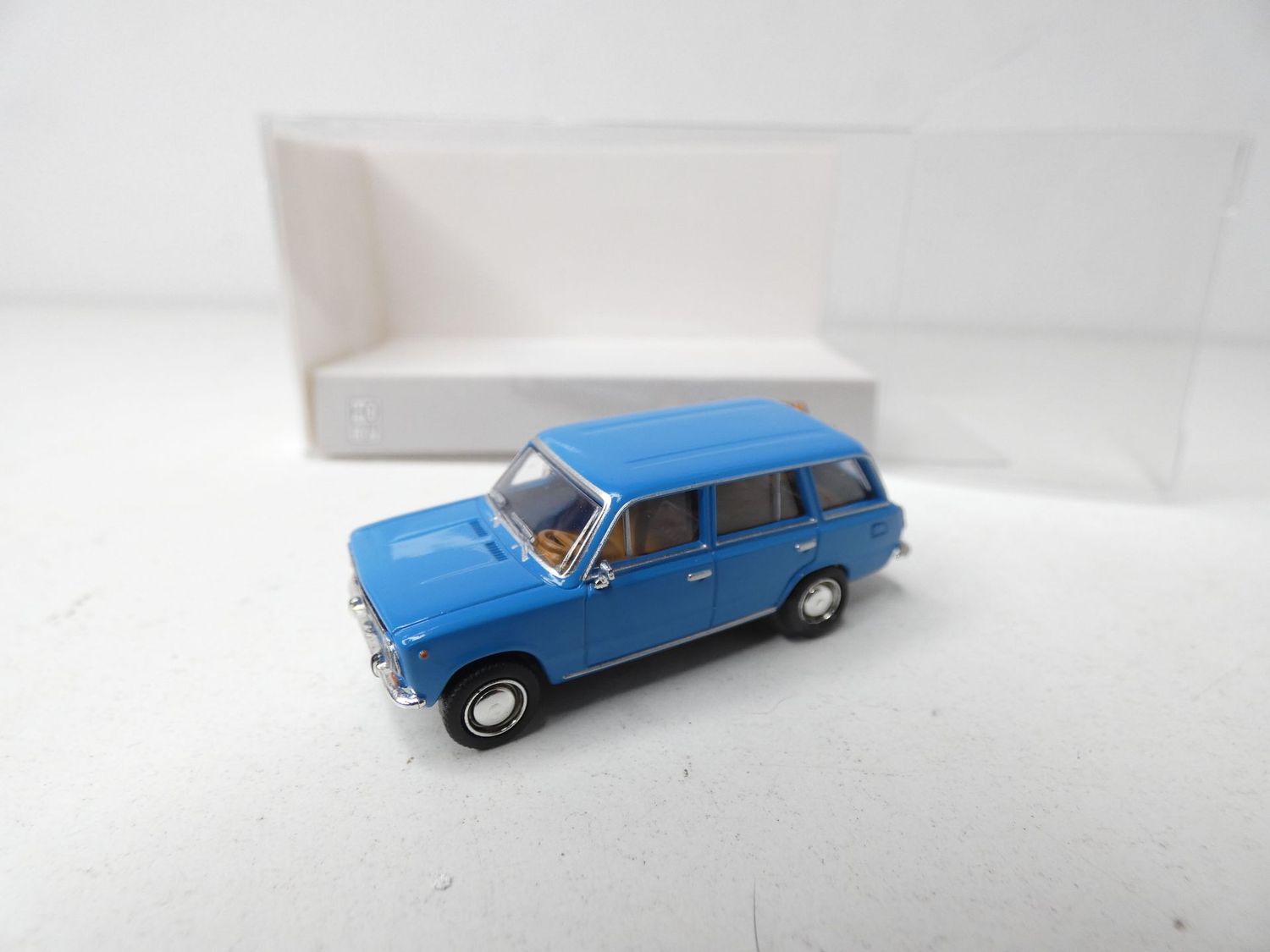 Lada 2102 Kombi blau von Brekina H0