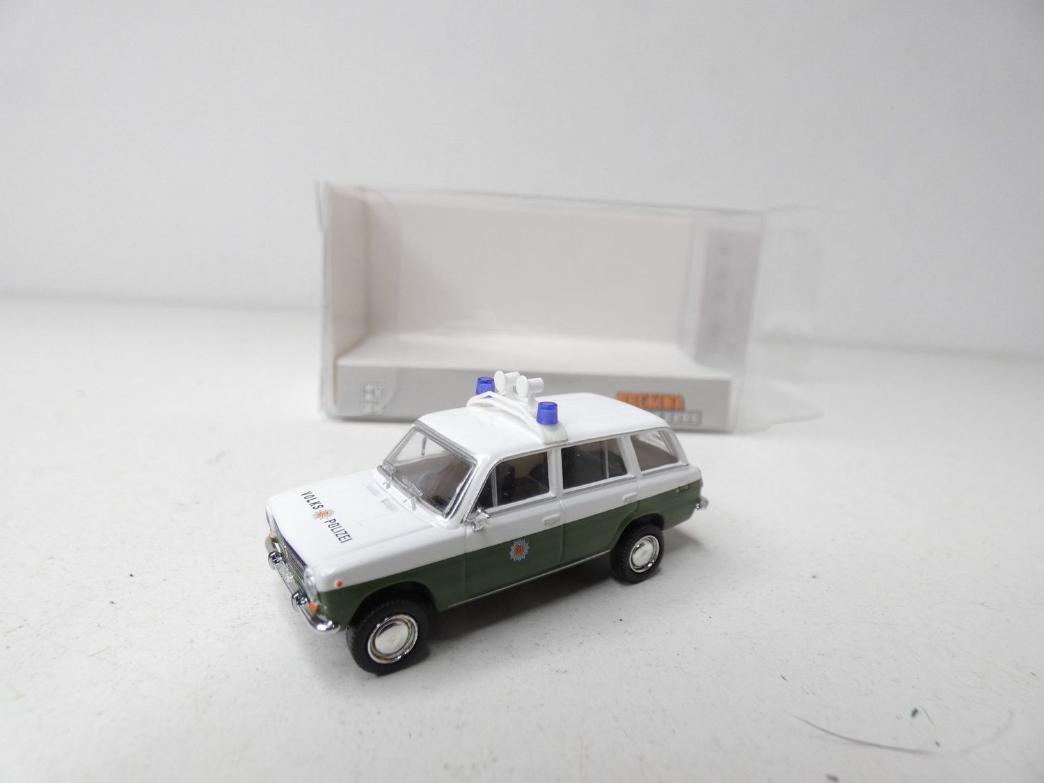 Lada 2102 Kombi "Volkspolizei" von Brekina H0