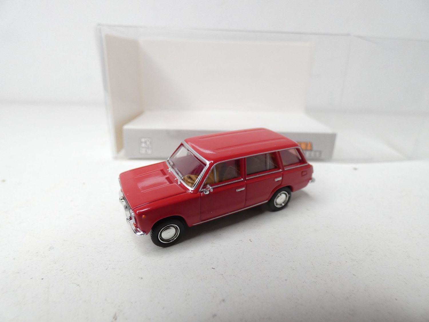 Lada 2102 Kombi rot von Brekina H0