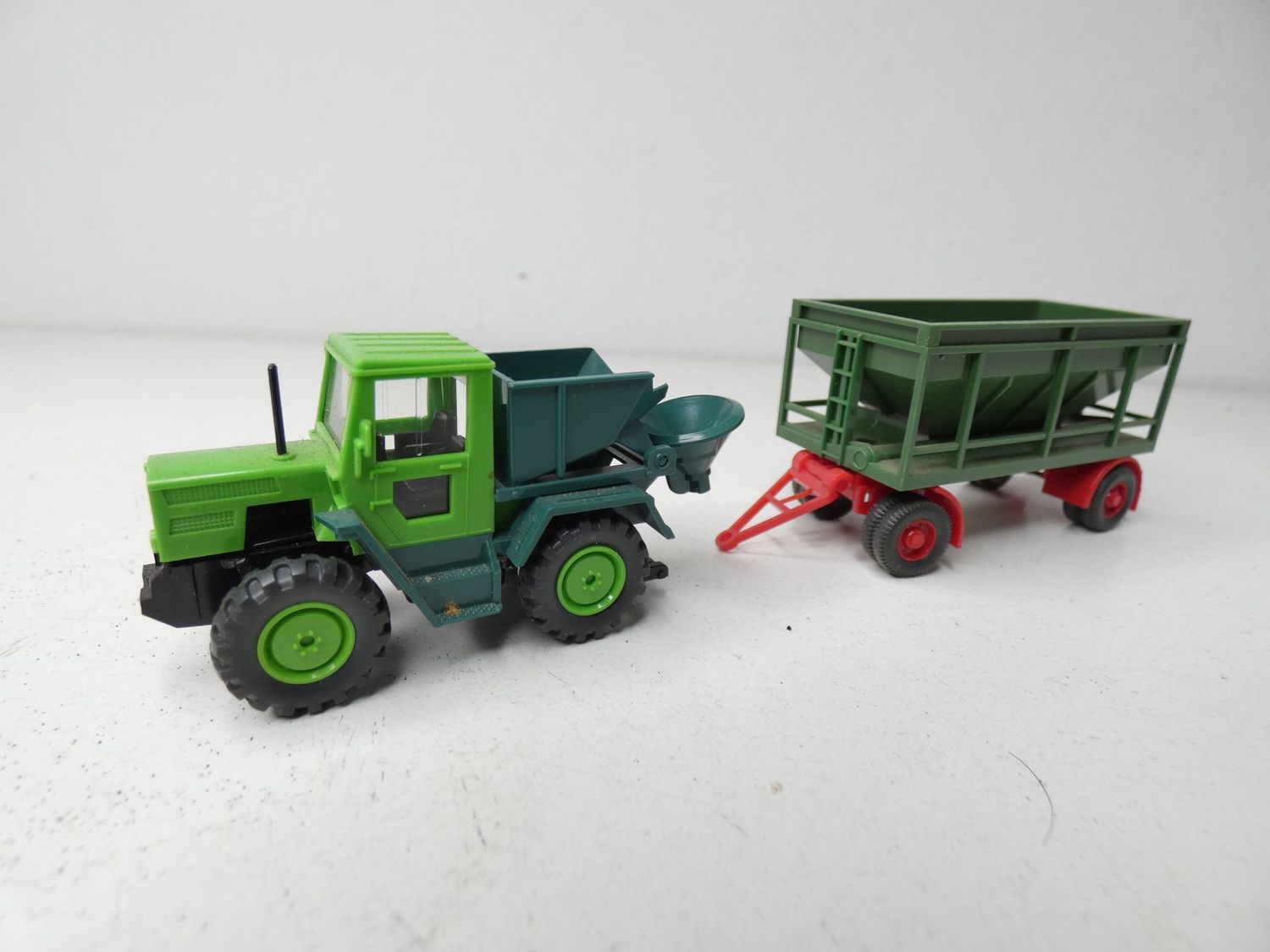 MB Truck und landwirtschaftlicher Anghänger von Wiking H0 MB Truck und landwirtschaftlicher Anghänger von Wiking H0