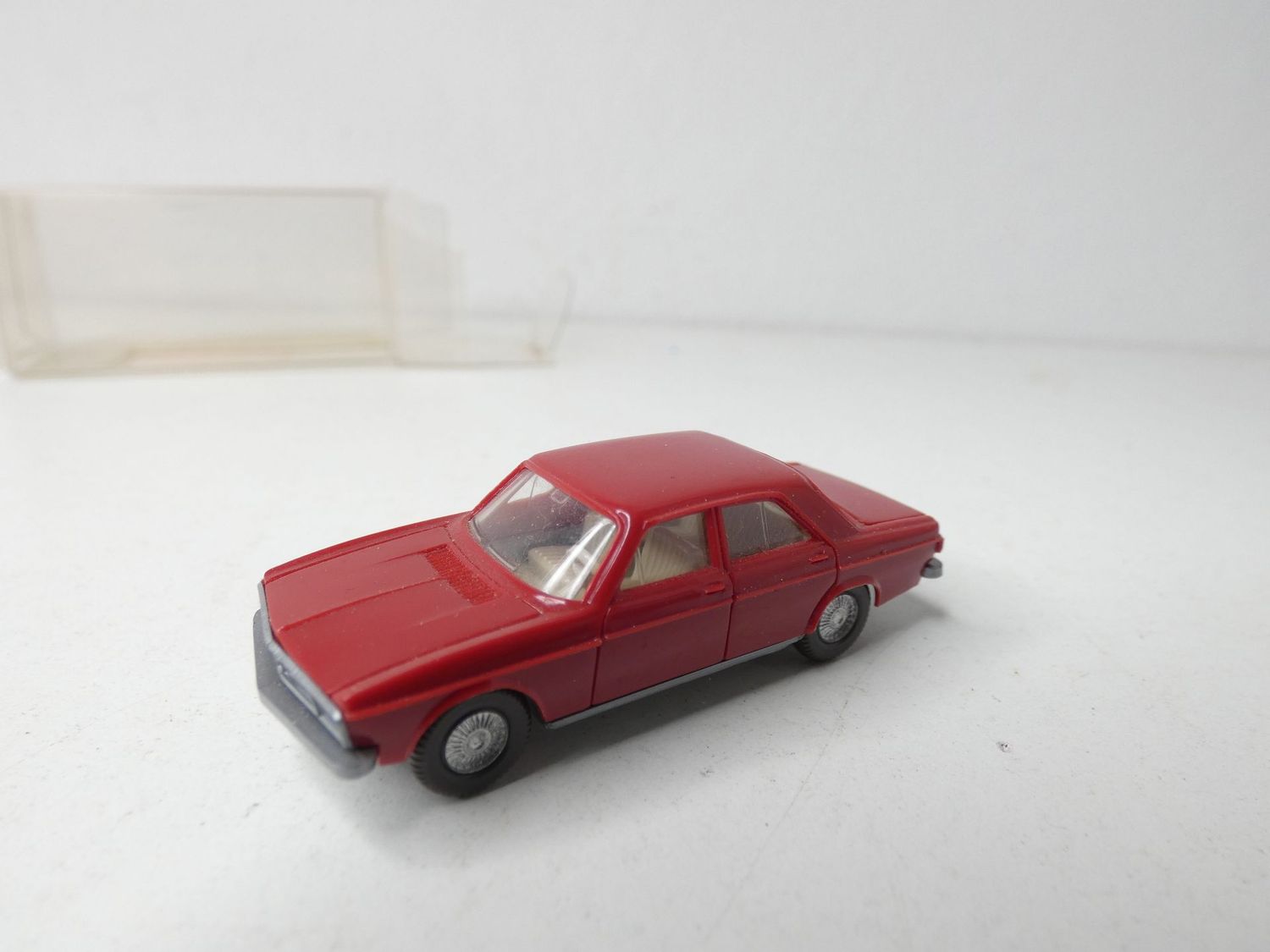 Audi 100 rot von Wiking H0 Audi 100 rot von Wiking H0