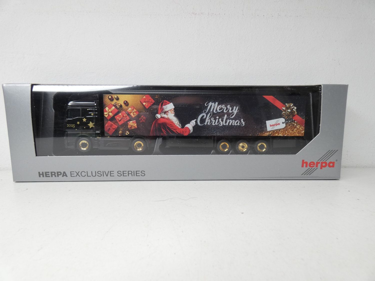 MAN eTGX GM Koffer Sattelzug MAN eTGX GM Koffer Sattelzug "Marry Chrismas" 2025 Herpa Exclusive Serie