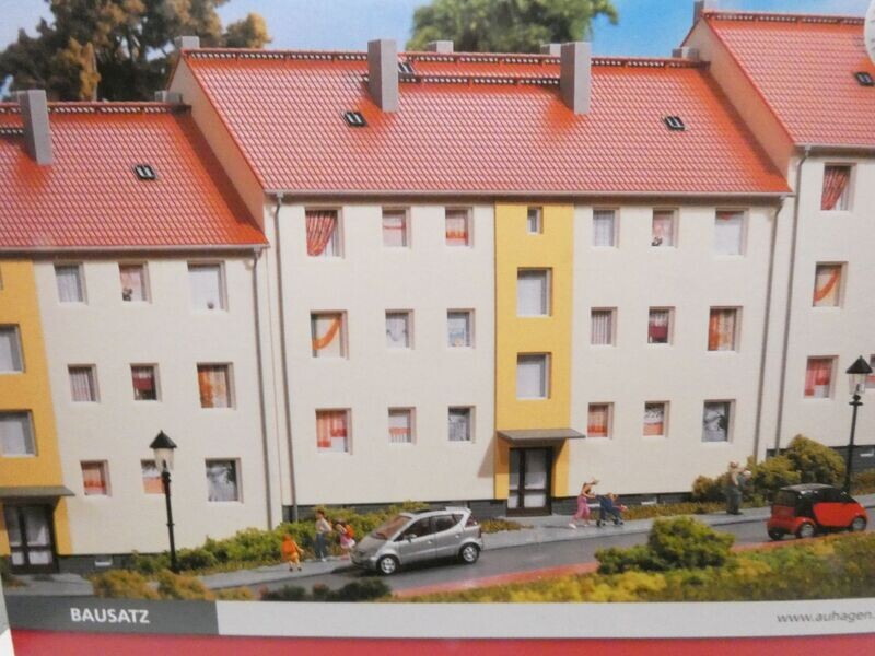 Mehrfamilienhaus Bausatz H0 von Auhagen