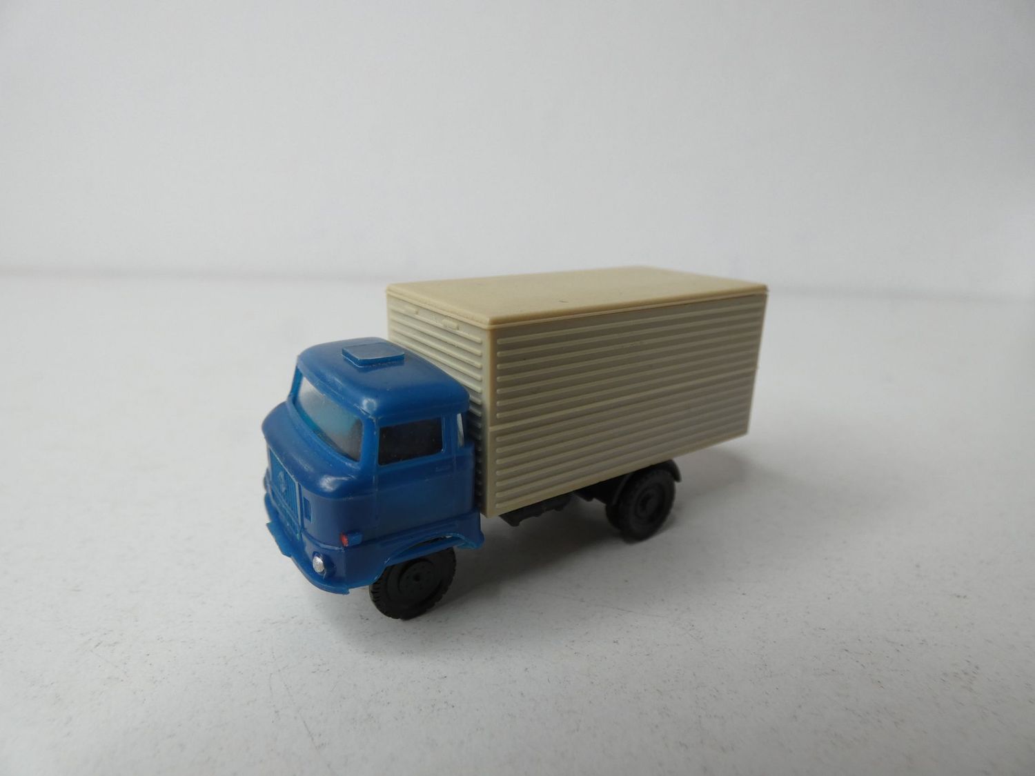 IFA W 50 Koffer in TT