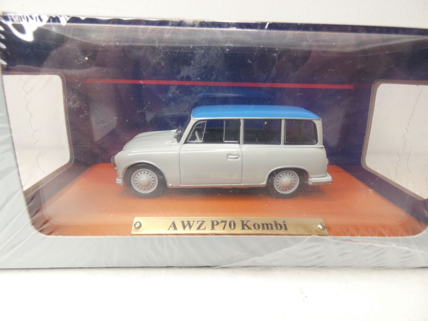 AWZ P70 Kombi in 1:43 von Atlas