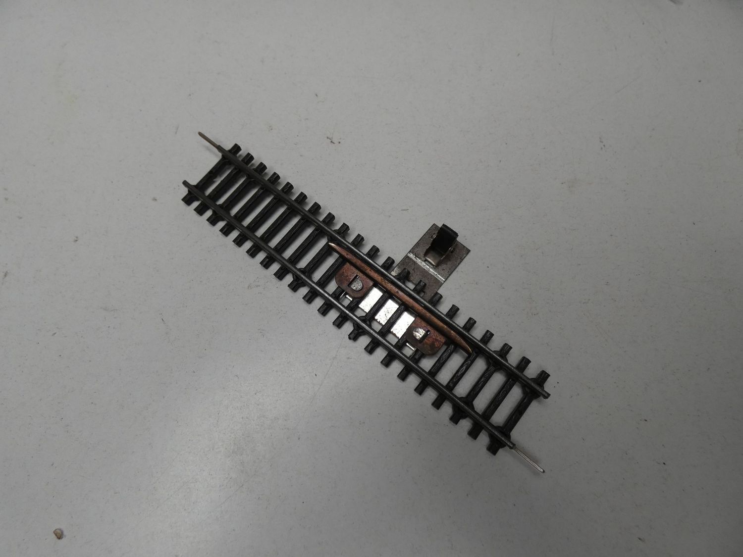 Gerades Gleis  mit Schaltzunge 545/106