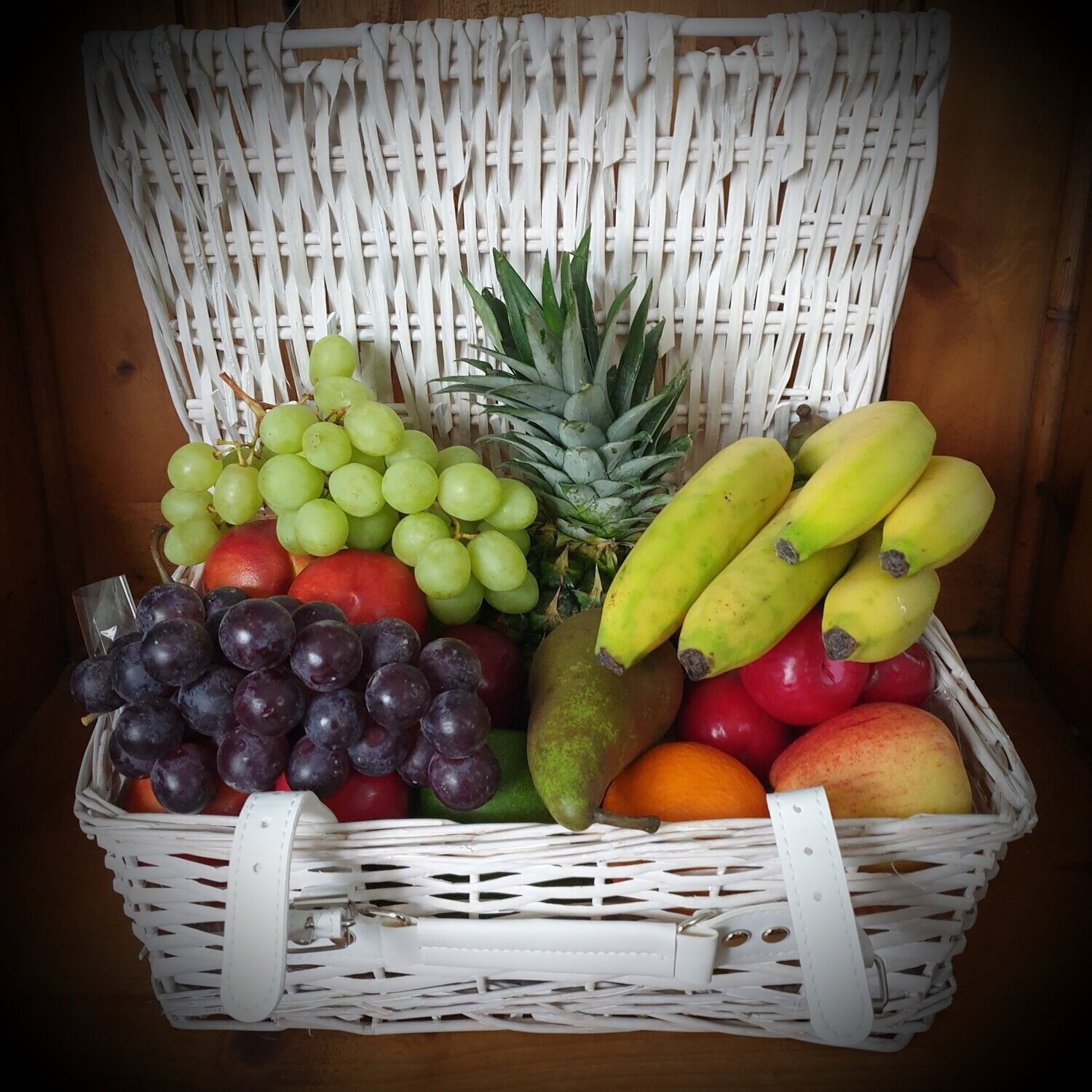 The Deluxe Fruit Hamper £45.00