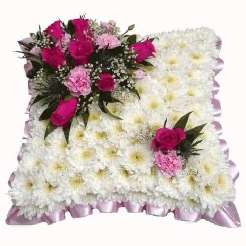 Florist Choice
White Cushion with spray : From £75.00