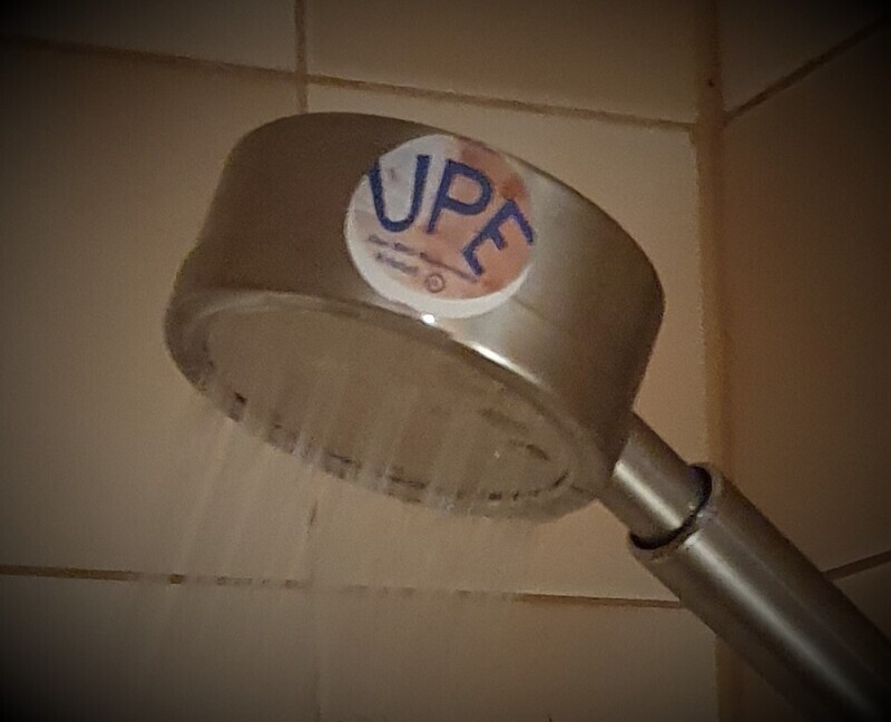 Universeler Duschkopf mit Biorek Wasserkristalle.