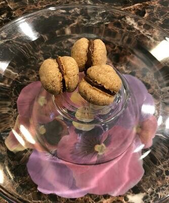 12 x Baci di dama, hazelnut cookie w/ hazelnut chocolate filling (Italy)