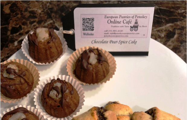 12 x Chocolate Pear-Spice Cake