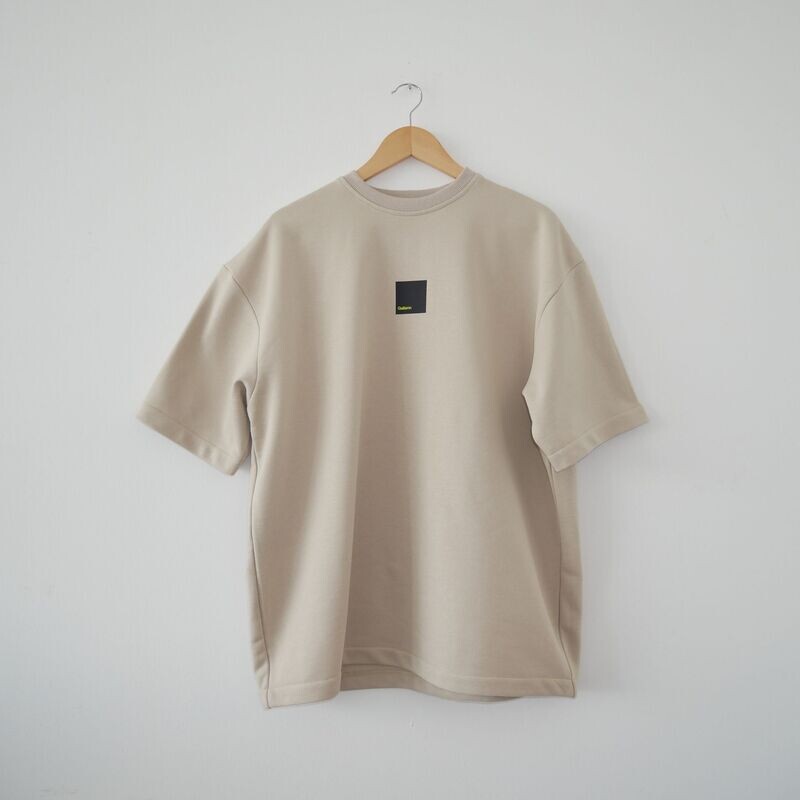 Alya The Main Character T-Shirt Light Beige Dark Grey
