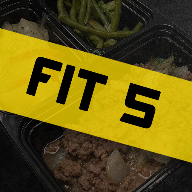 Meatloaf a la milanesa acompañado de  pasta integral y amarillos