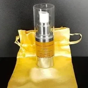 Super glow Serum (0.5 fl.oz.)
Vitamin C 20%, highly concentrated Vitamin E