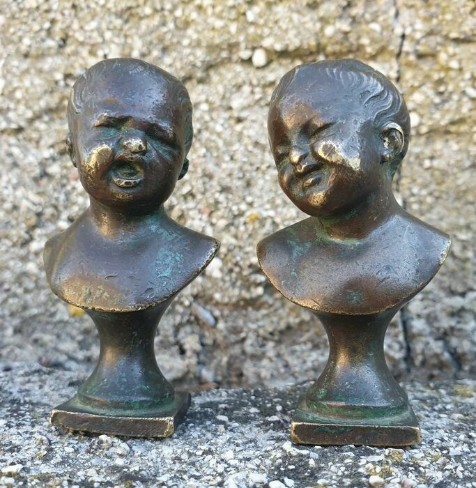 Paire de bustes en bronze,