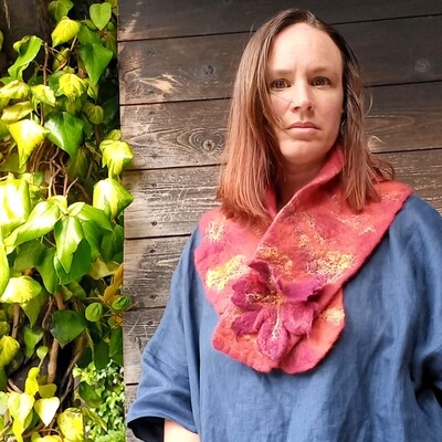 LUX Felted Merino Collar with popper - RED LUX Felted Merino Collar with popper - RED
