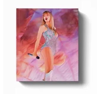 Taylor Swift - The Official Taylor Swift | The Eras Tour Book