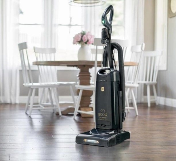 R25 Deluxe Clean Air Upright Vacuum