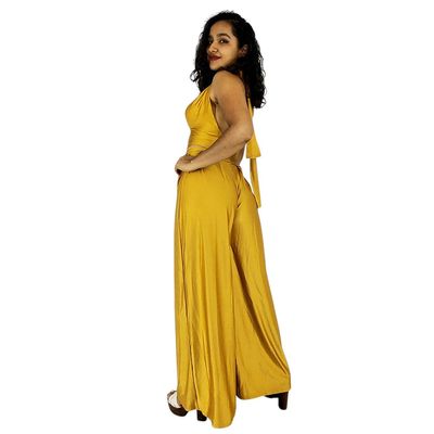 Conjunto casual, pantalón ajustado a la cintura y top con amarre al cuello