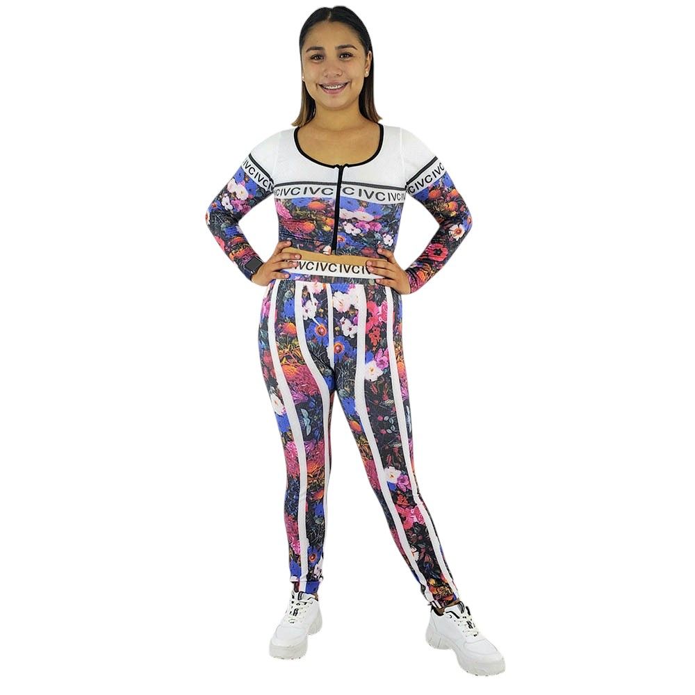 Conjunto deportivo de leggins y top de manga larga