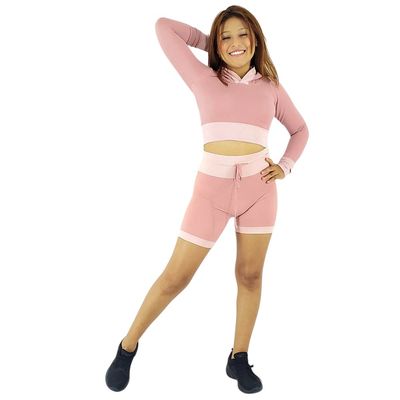Conjunto deportivo de short y blusa manga larga