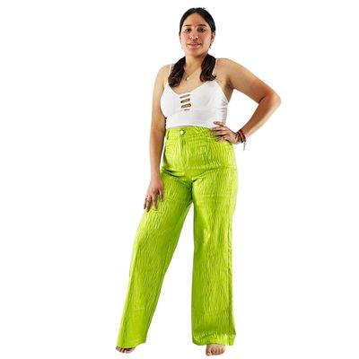 Pantalón casual acampanado, con bolsillos, tiro alto