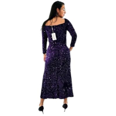 Vestido largo de lentejuelas, escote corazón, manga larga abertura en pierna derecha