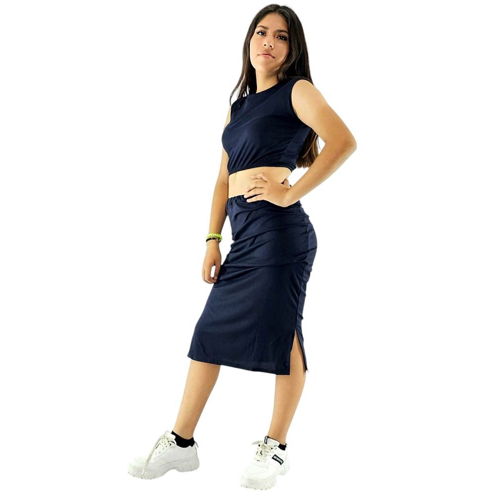 Conjunto falda larga abertura de lado izquierdo, crop top sin mangas